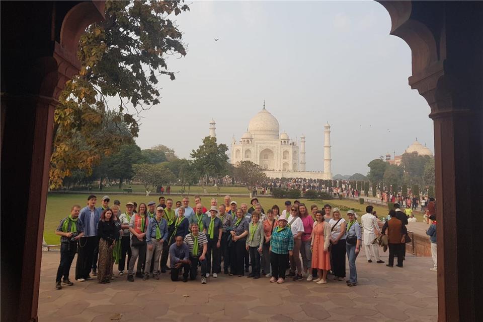 Die Vielfalt Indiens erlebt die Reisegruppe auf ihrer Tour, hier am Taj Mahal.