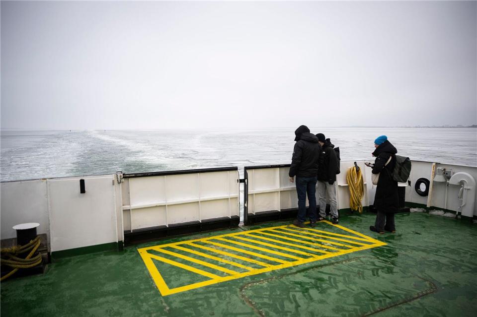 Die „Vitte“ nimmt auch Urlauber wieder mit. Die Reederei rät aber, keine Tagesausflüge auf die Insel zu machen.Philip Dulian/dpa