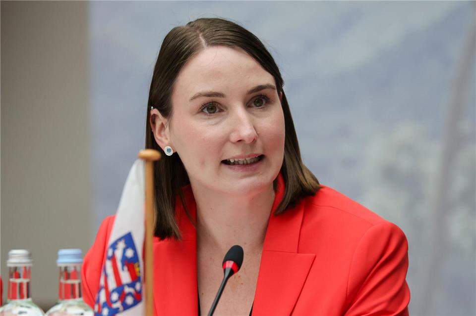 Schenk zu Vogelgrippe: „Nächste Wochen keine Entwarnung“  Die Vogelgrippe hat sich in Thüringen ausgebreitet – Gesundheitsministerin Schenk warnt: Strenge Hygiene ist jetzt wichtiger denn je. (Archivbild)Jan Woitas/dpa