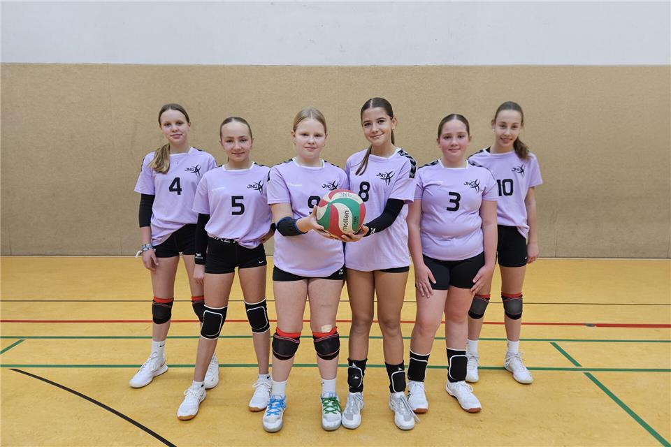 Die Volleyballerinnen Judith Remmelt, Annika Johlitz, Mia Rottstegge, Nela Junker, Valerie Johlitz und Maria Tebroke (von links) holten den vierten Platz.