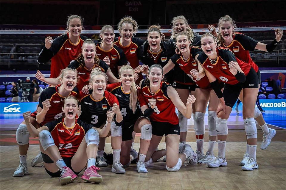 Die Volleyballerinnen sorgten für ein geglücktes Debüt ihres neuen Trainers Giulio Bregoli.--/volleyballworld/dpa