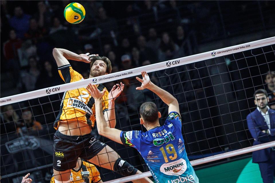 Die Volleys spielten vor einer großen Kulisse.Andreas Gora/dpa