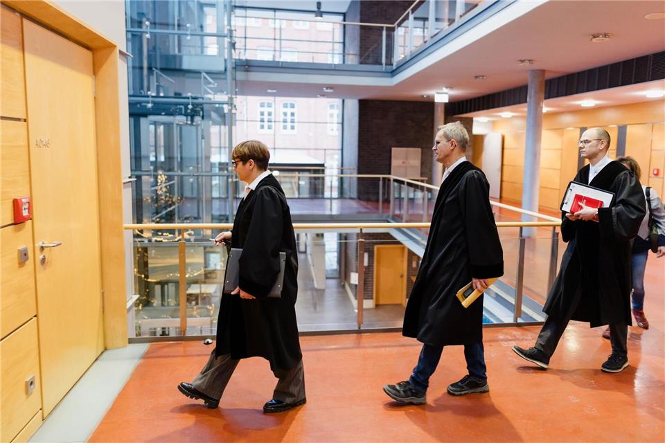 Die Vorsitzende Richterin begründete die nicht öffentliche Verhandlung mit den Persönlichkeitsrechten der jungen Angeklagten.Michael Reichel/dpa