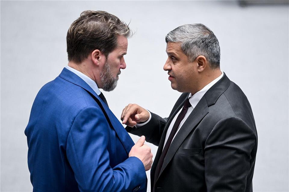 Die Vorsitzenden der CDU-Fraktion Dirk Stettner (l) und der SPD-Fraktion Raed Saleh (r) sind sich bei vielen Gesetzesvorhaben einig. (Archivbild) Britta Pedersen/dpa