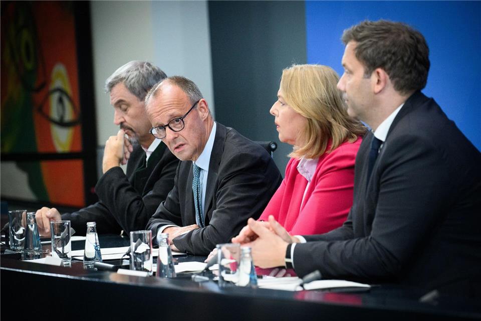 Die Vorsitzenden der Regierungsparteien versprechen konstruktives Miteinander.Bernd von Jutrczenka/dpa