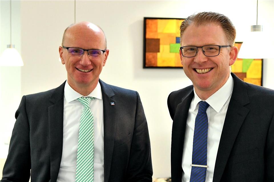 Die Vorstandsmitglieder Ralf Steiger (links) und Michael Weddeling freuen sich über das Ergebnis.