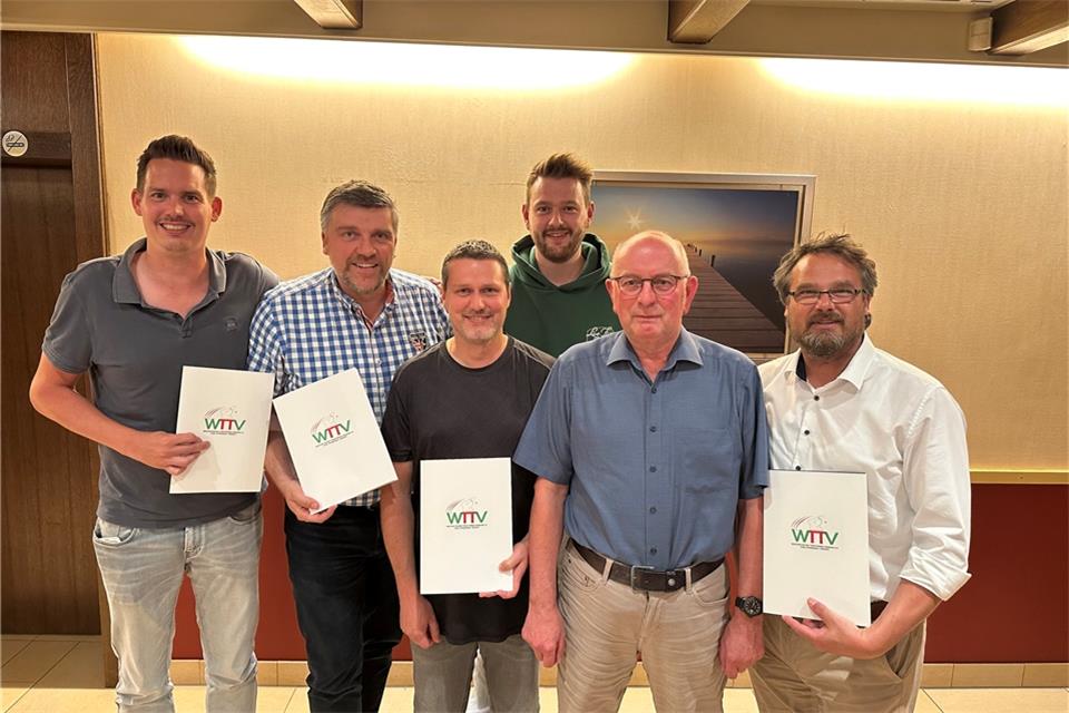 Die Vorstandsmitglieder des alten Tischtenniskreises Westmünsterland: Michael Kuth, Roman Borninkhoff, André Nitsche, Kai Tomischat , Karl „Charly“ Wesker und Stefan Dettmer (von links).