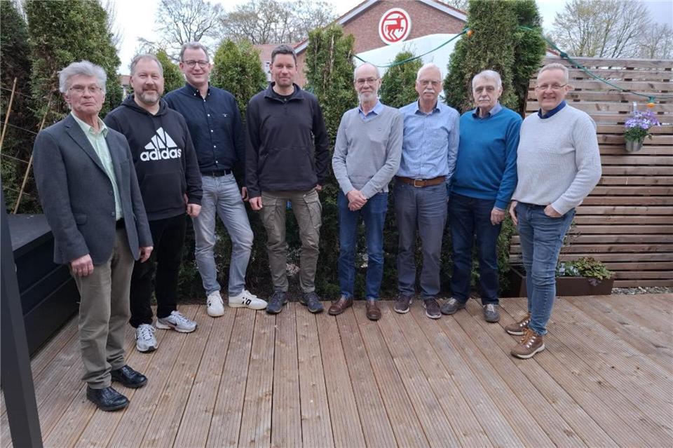 Die Vorstandsmitglieder sind Winfried Kremer-Brockjann, Karsten Schulz, Ralf Nassmacher, Udo Hirschmann, Hugo Höing, Heinz Boll-Dullhot, Otmar Walter, Christian Schnieders (von links).