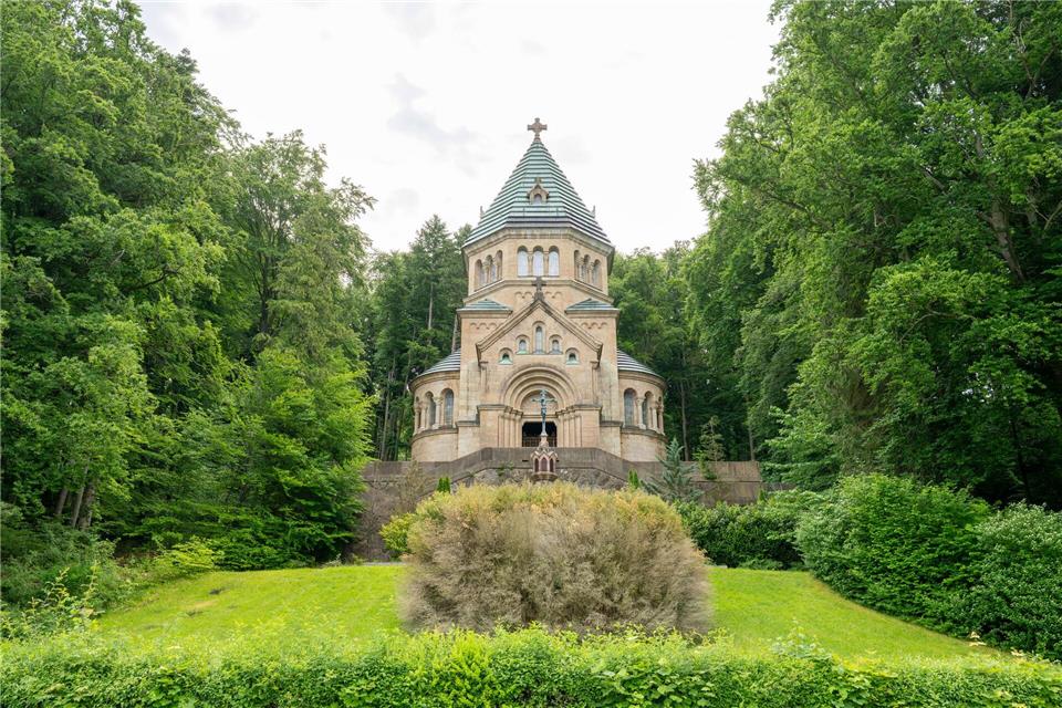 Die Votivkapelle am Ufer des Starnberger Sees wurde in Erinnerung an den „Märchenkönig“ nach seinem Tod erbaut.Peter Kneffel/dpa