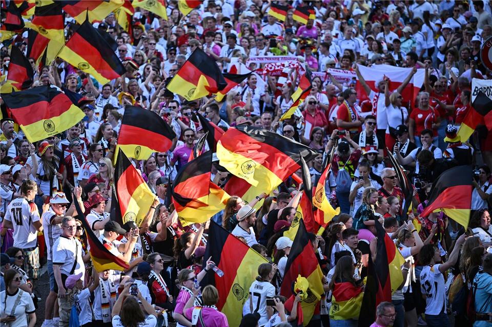 Zweite Chance auf WM-Tickets: Was Fans wissen müssen Die WM-Tickets sind laut FIFA in Deutschland begehrt. (Archivbild)Sebastian Gollnow/dpa