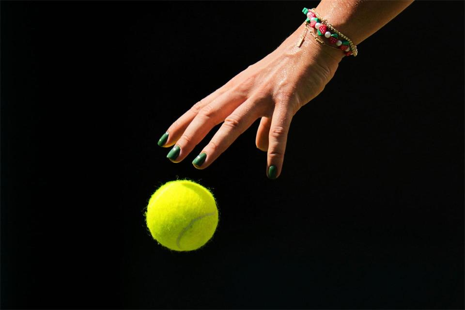 Die WTA hat Geschlechtstennis im Frauentennis eingeführt. (Symbolbild)Kin Cheung/AP/dpa