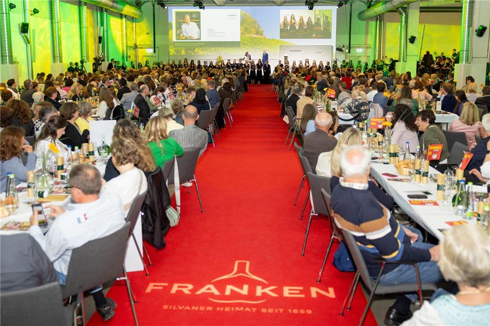 Die Wahl der Fränkischen Weinkönigin wird von der Gebietsweinwerbung Frankenwein-Frankenland GmbH organisiert. (Archivbild)Julien Becker/dpa
