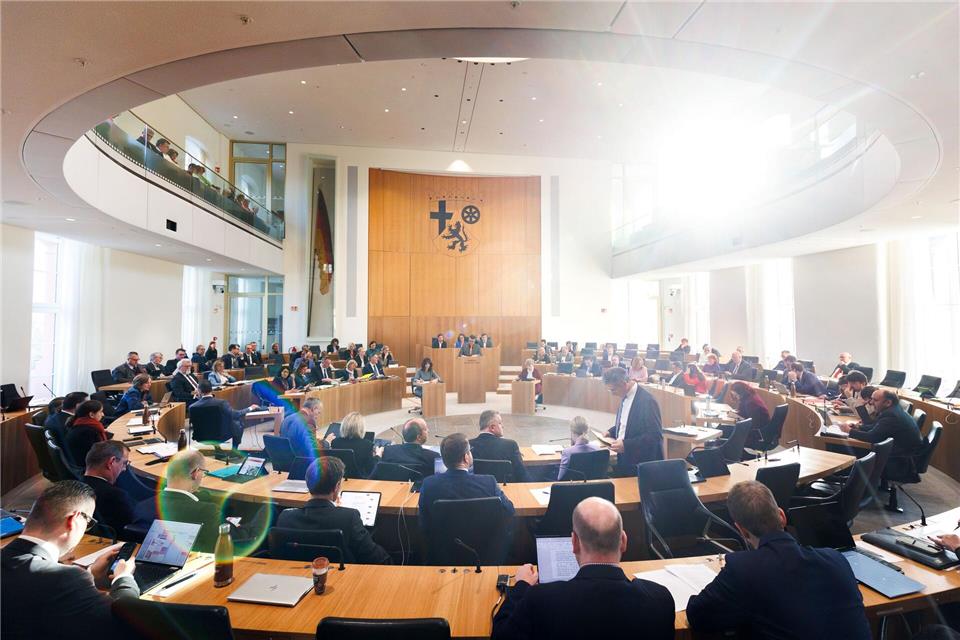 Die Wahl im kommenden März könnte die Mehrheitsverhältnisse im Landtag in Mainz ordentlich durcheinanderwirbeln. (Archivfoto)Lando Hass/dpa