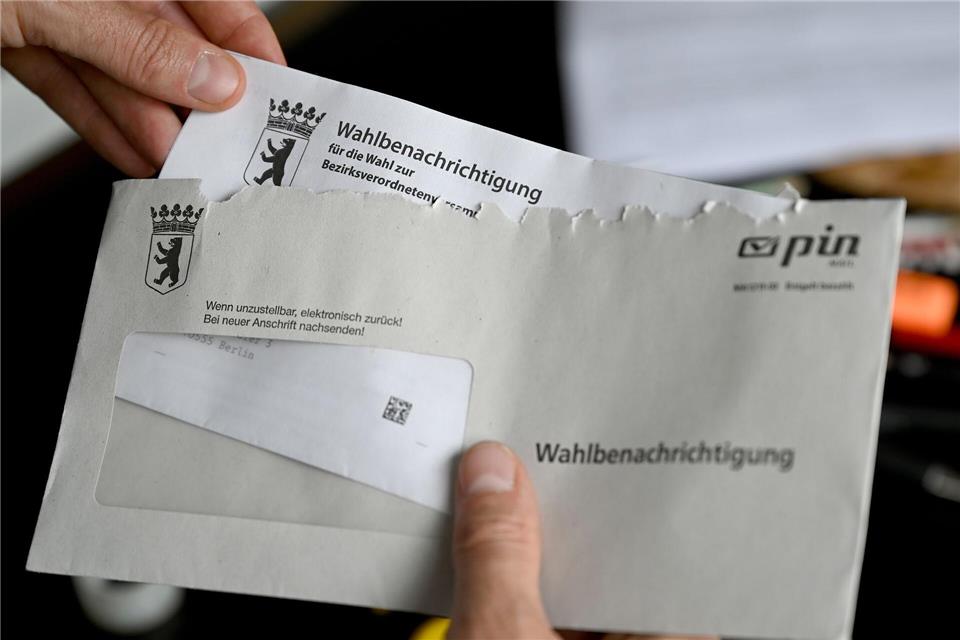 Die Wahlberechtigten in Berlin erhalten nun schrittweise ihre Wahlbenachrichtigungen per Post. (Archivbild)Monika Skolimowska/dpa-Zentralbild/dpa