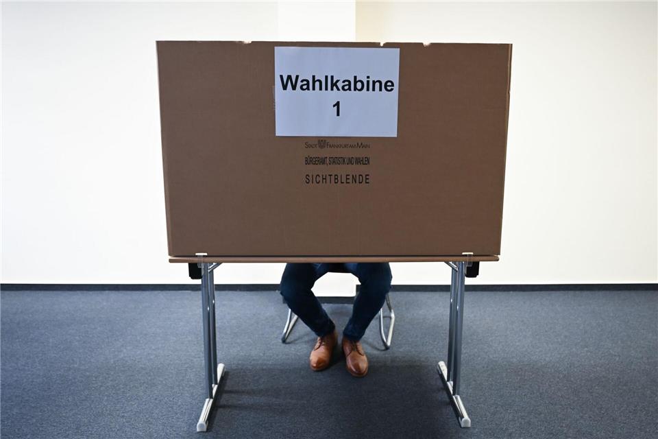Die Wahlbeteiligung bei einer Kommunalwahl erreichte 1972 mit 81,4 Prozent ihren bisherigen Höchststand in Hessen. (Symbolbild)Arne Dedert/dpa