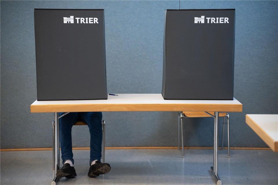 Die Wahllokale sind bis 18.00 Uhr geöffnetHarald Tittel/dpa