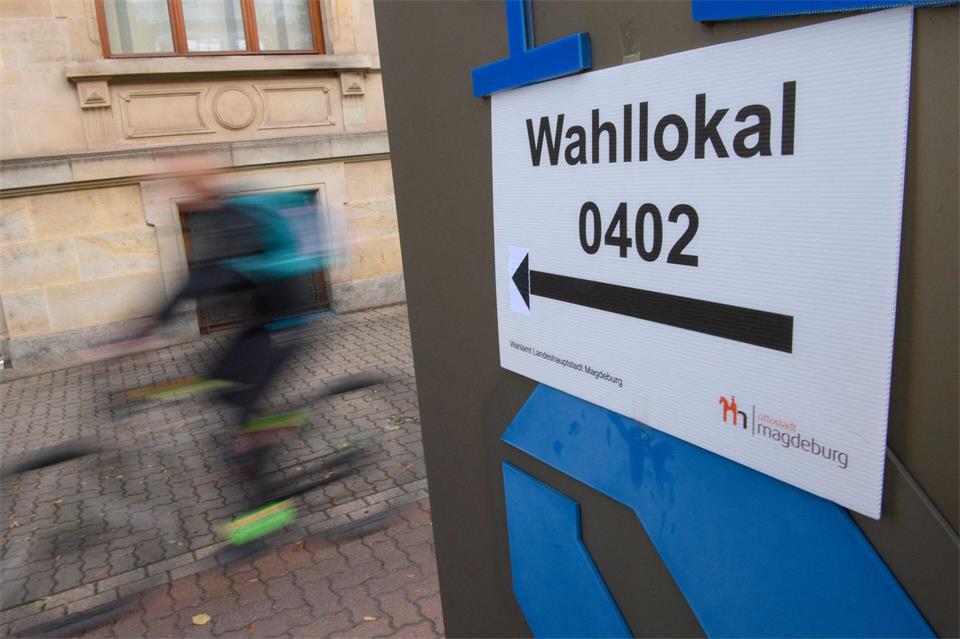 Die Wahllokale sind heute von 8.00 bis 18.00 Uhr geöffnet. Klaus-Dietmar Gabbert/dpa
