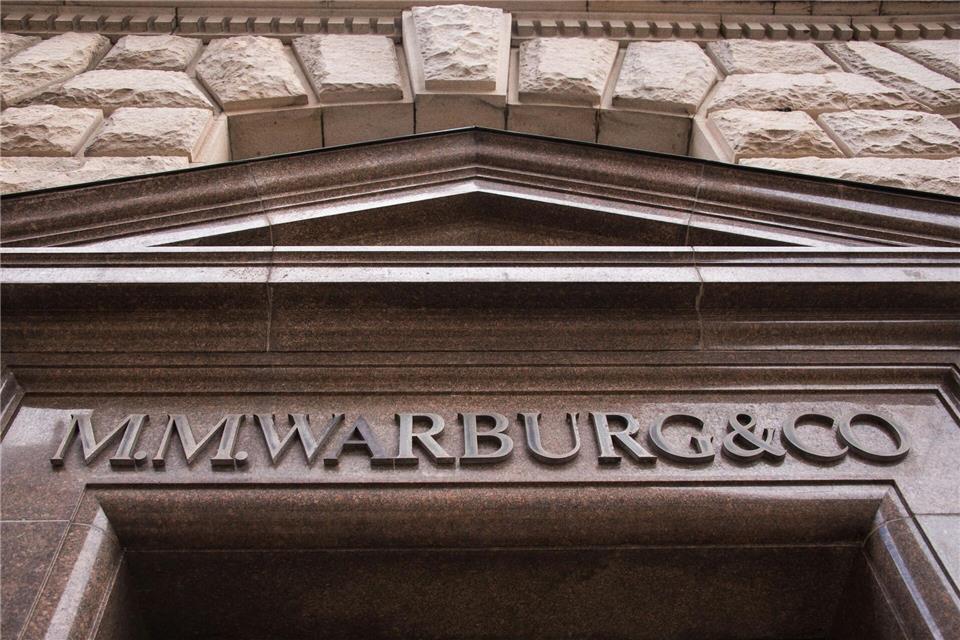 Die Warburg Bank fordert die Erstattung von nach ihrer Ansicht nach rechtswidrig erhobenen Forderungen der Finanzverwaltung - und scheitert damit vor Gericht (Symbolbild).Daniel Bockwoldt/dpa