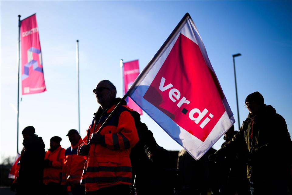Die Warnstreiks im Tarifkonflikt im öffentlichen Dienst sollen am Dienstag auch in Niedersachsen und Bremen fortgesetzt werden. (Archivbild) Julian Stratenschulte/dpa