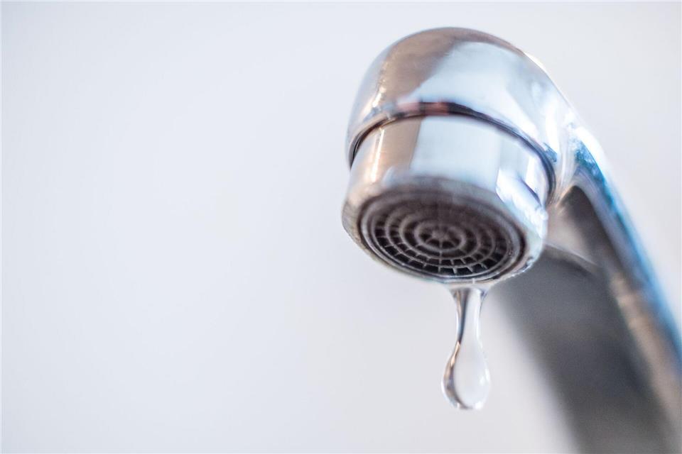 Die Wasserqualität ist laut Landratsamt wieder vollständig hergestellt. (Symbolbild)Lino Mirgeler/dpa