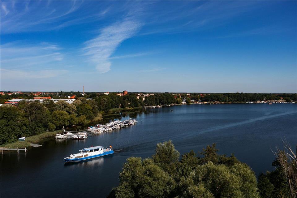 Die Wasserschutzpolizei ist vorbereitet auf den Start in die Wassersportsaison und will Bootsführer verstärkt kontrollieren. (Archivbild) Paul Zinken/dpa
