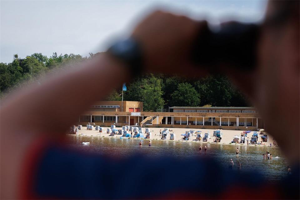 Die Wasserwacht der DRK Berlin ist unter anderem Am Großen Wannsee aktiv. (Archivbild)Carsten Koall/dpa