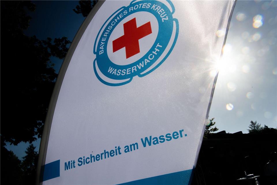 Die Wasserwacht hat in zwei Einsätzen drei Kinder einer Familie gerettet.Lino Mirgeler/dpa