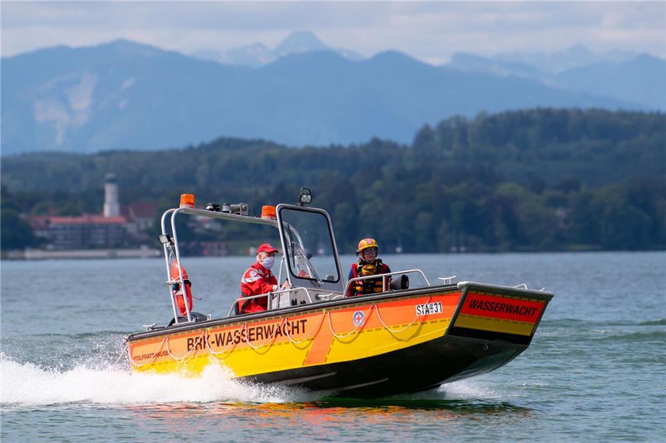 Die Wasserwacht wird am Sonntag zu einem Einsatz am Starnberger See gerufen. (Symbolbild)Sven Hoppe/dpa