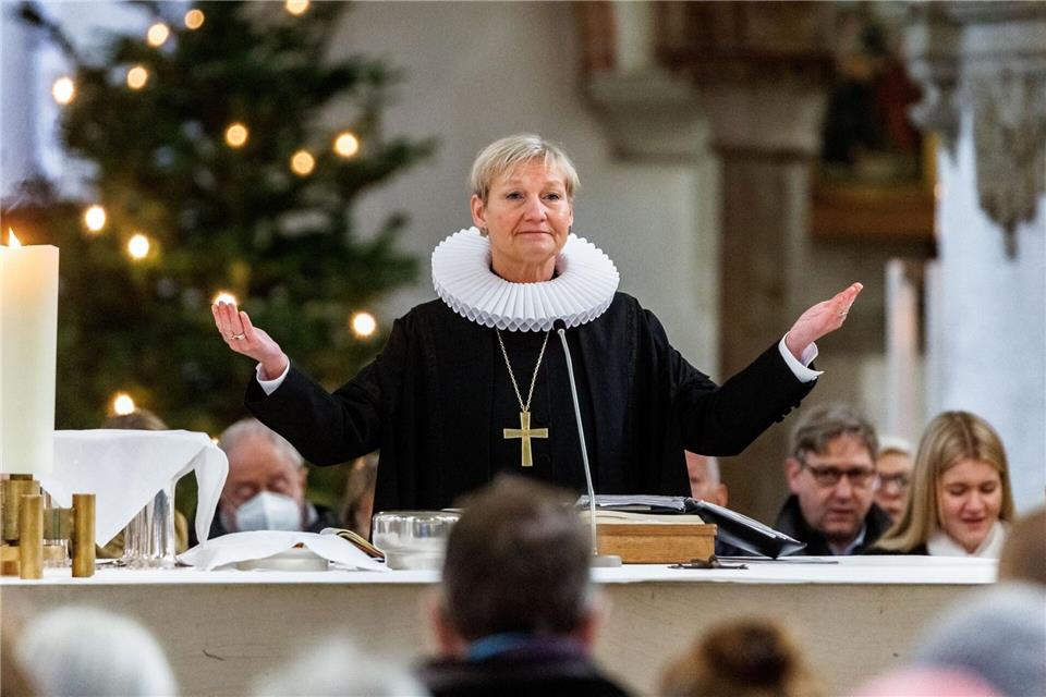 Die Weihnachtsgeschichte nehme der Ohnmacht die Macht, sagt die EKD-Ratsvorsitzende Kirsten Fehrs. (Archivbild)Markus Scholz/dpa