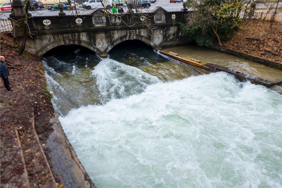 Die Welle war kurz wieder da - jetzt ist sie wieder weg. (Archivbild) Peter Kneffel/dpa