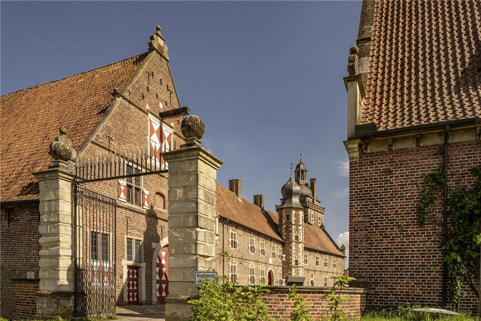 Die Werkstätten der Akademie des Handwerks sind in der Vorburg von Schloss Raesfeld untergebracht.