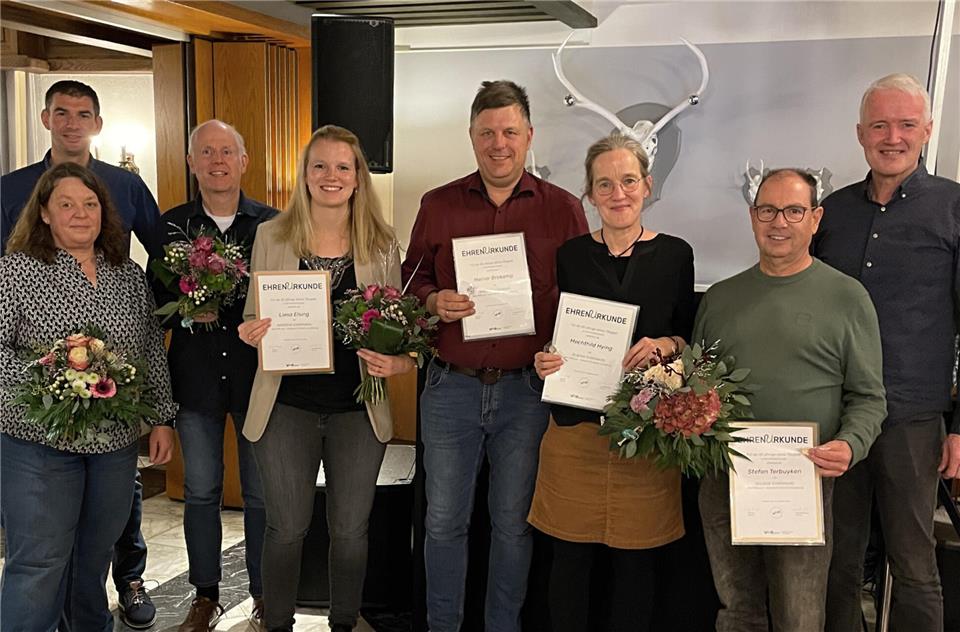 Die Weseker Jubilare haben Ehrenurkunden bekommen.