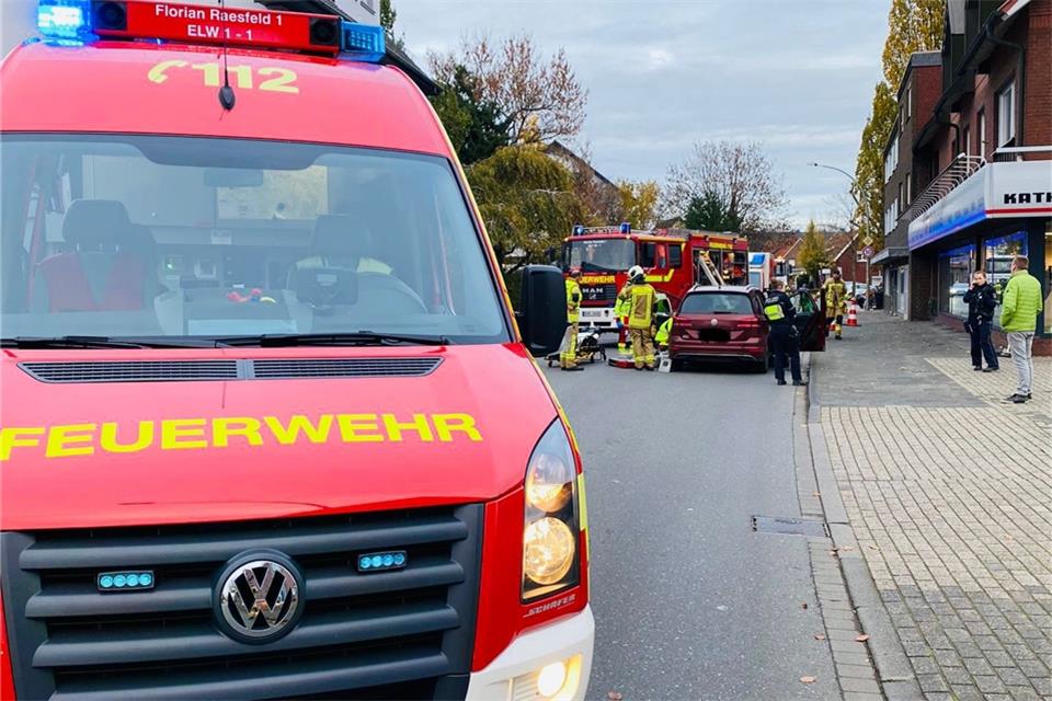 Die Weseler Straße war für den Einsatz rund eine Stunde lang gesperrt.