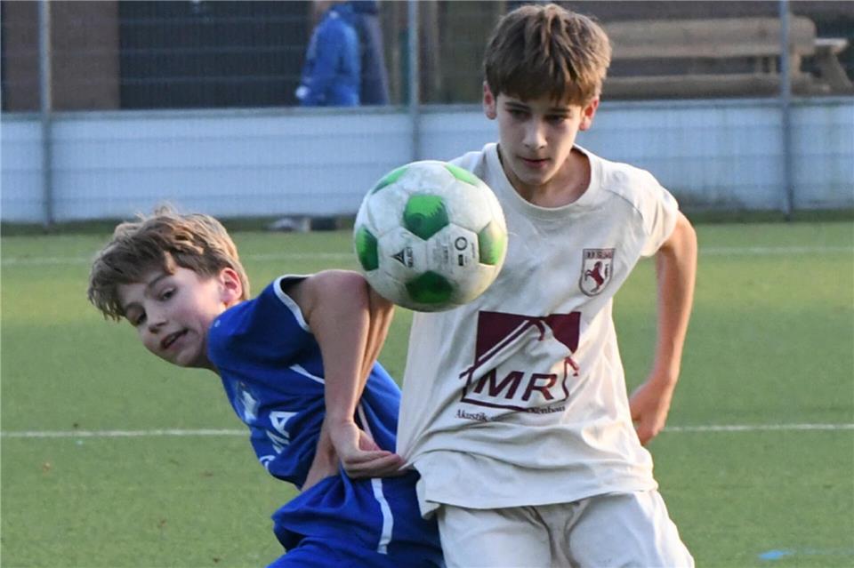 Die Westfalia im Pech: Obwohl Joona Nagel (links) und die Gemener U15-Junioren das Spiel gegen den SV Cappel dominierten, stand am Ende eine 0:1-Niederlage zu Buche.