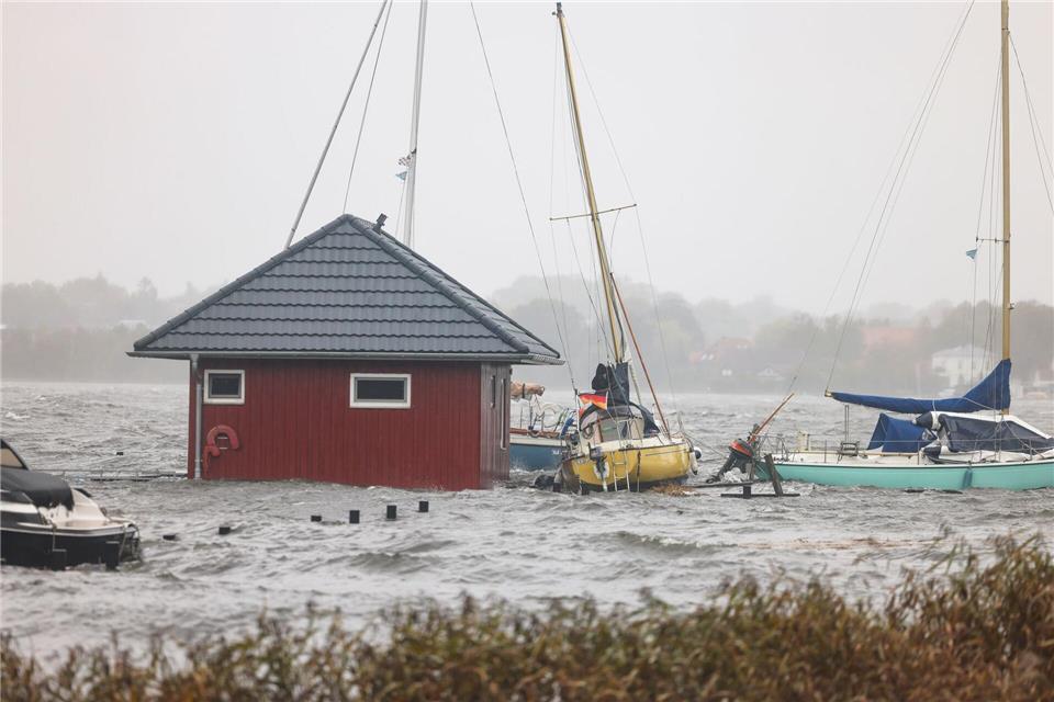 Die Wetterexperten rechnen mit heftigeren Sturmfluten an Nord- und Ostsee. (Archivfoto)Frank Molter/dpa