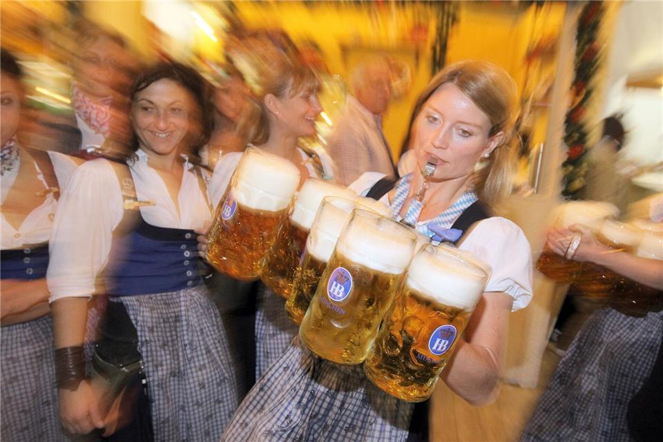 Die Wiesn-Maß wird auch dieses Jahr teurer. (Archivbild)picture alliance / dpa