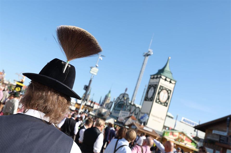 Die Wiesn ist eröffnet. Karl-Josef Hildenbrand/dpa