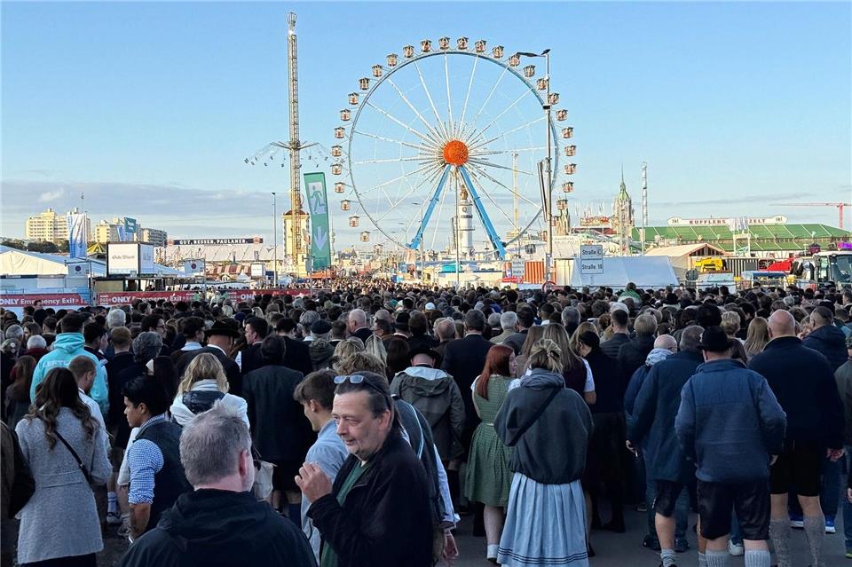 Die Wiesn war stundenlang gesperrt.Christof Rührmair/dpa