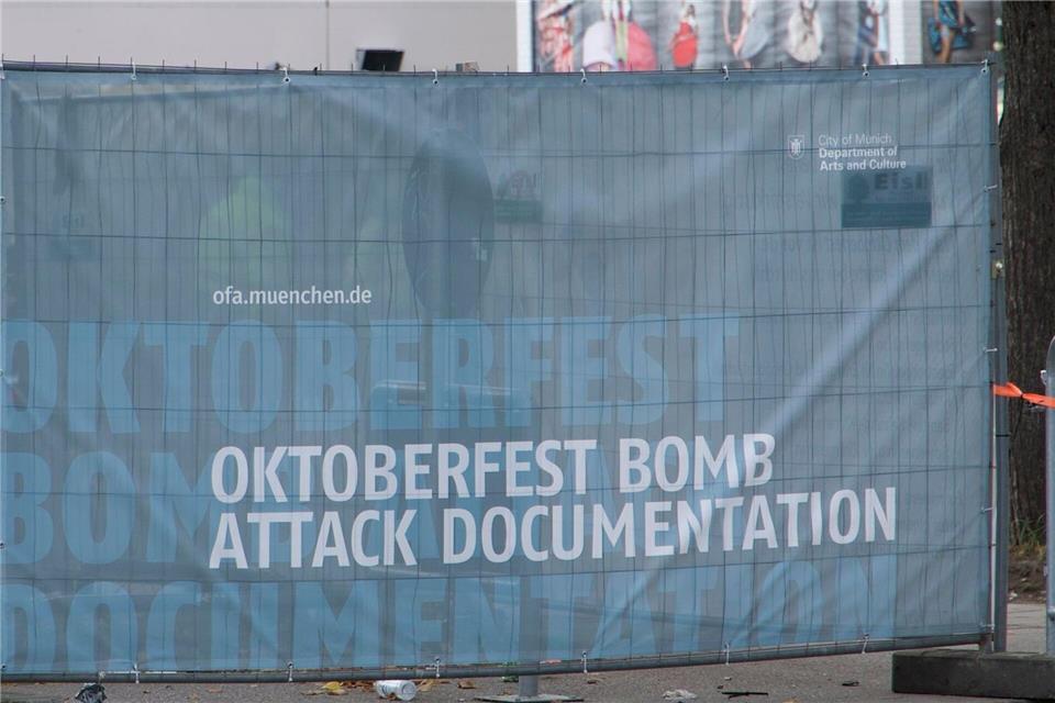 Die Wiesn war wegen einer Bombendrohung gesperrt - und konnte erst nach umfangreichen Absuchmaßnahmen wieder öffnen. Michael Faulhaber/dpa