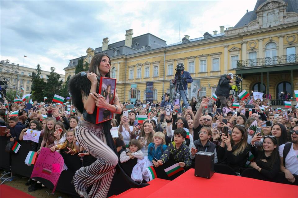 Die Willkommensfeier für die ESC-Siegerin Dara in Sofia am 19. Mai war groß. (Archivbild)Valentina Petrova/AP/dpa