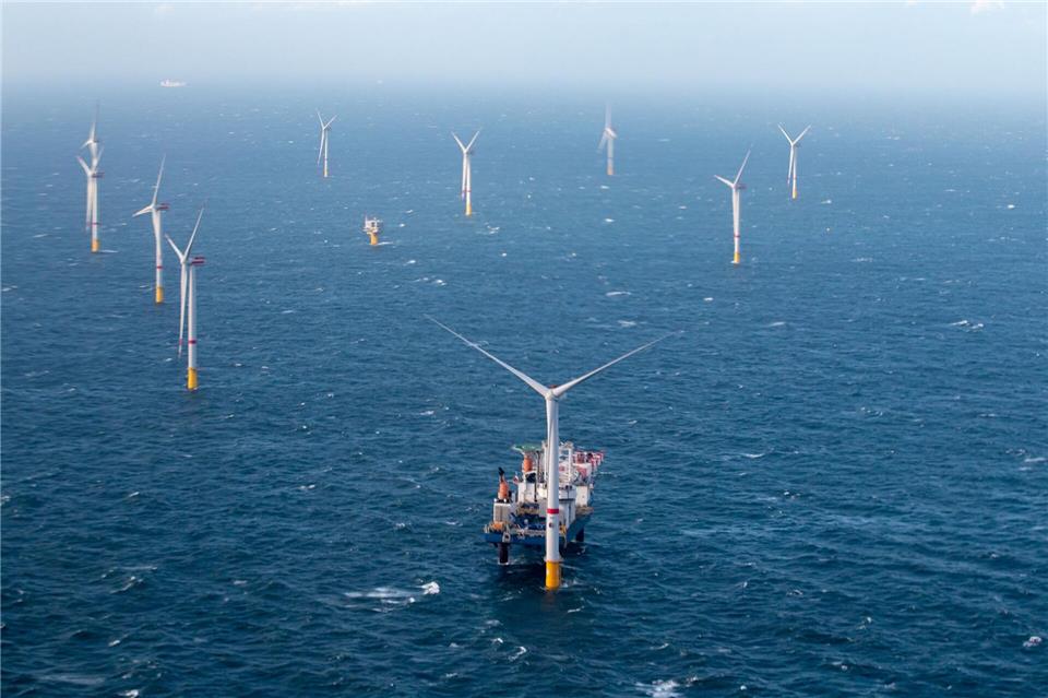 Die Windräder in der Nord- und Ostsee weisen inzwischen eine Leistung von 10,2 Gigawatt auf. (Archivbild)Kurt Desplenter/BELGA/dpa