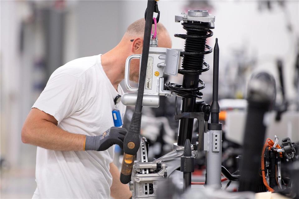 Die Wirtschaft kritisiert immer wieder hohe Arbeitskosten in Deutschland (Archivbild)Sebastian Kahnert/dpa