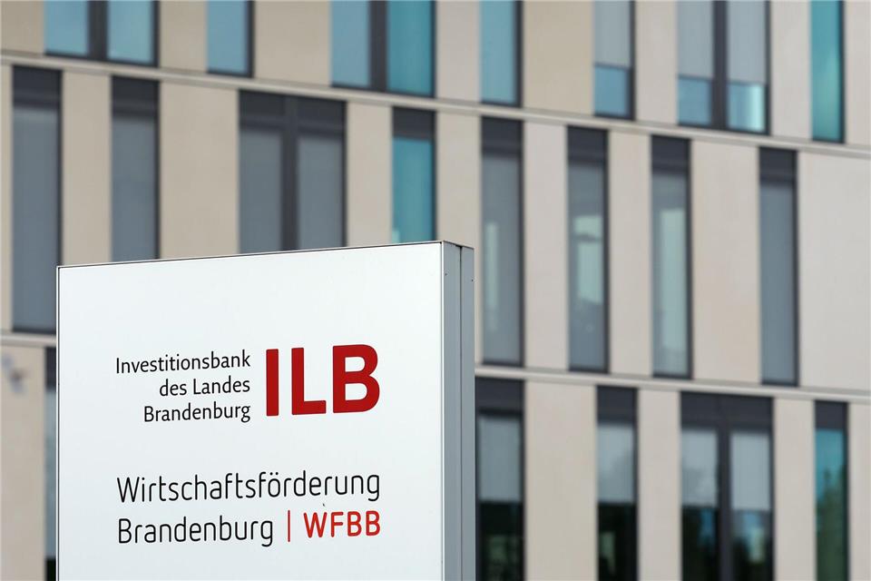 Die Wirtschaftsförderung des Landes Brandenburg unterstützt Unternehmen bei Ansiedlungen und spricht 2025 von einem „Schub“. (Archivbild) Soeren Stache/dpa-Zentralbild/dpa