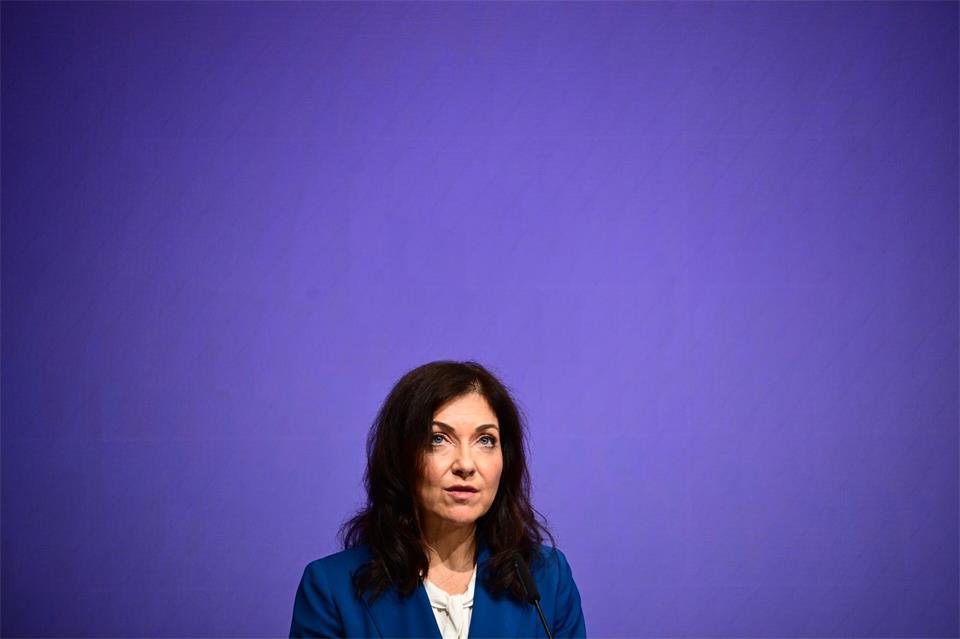 Die Wirtschaftsministerin bringt Direktzahlungen für Geringverdiener ins Spiel.Sebastian Gollnow/dpa