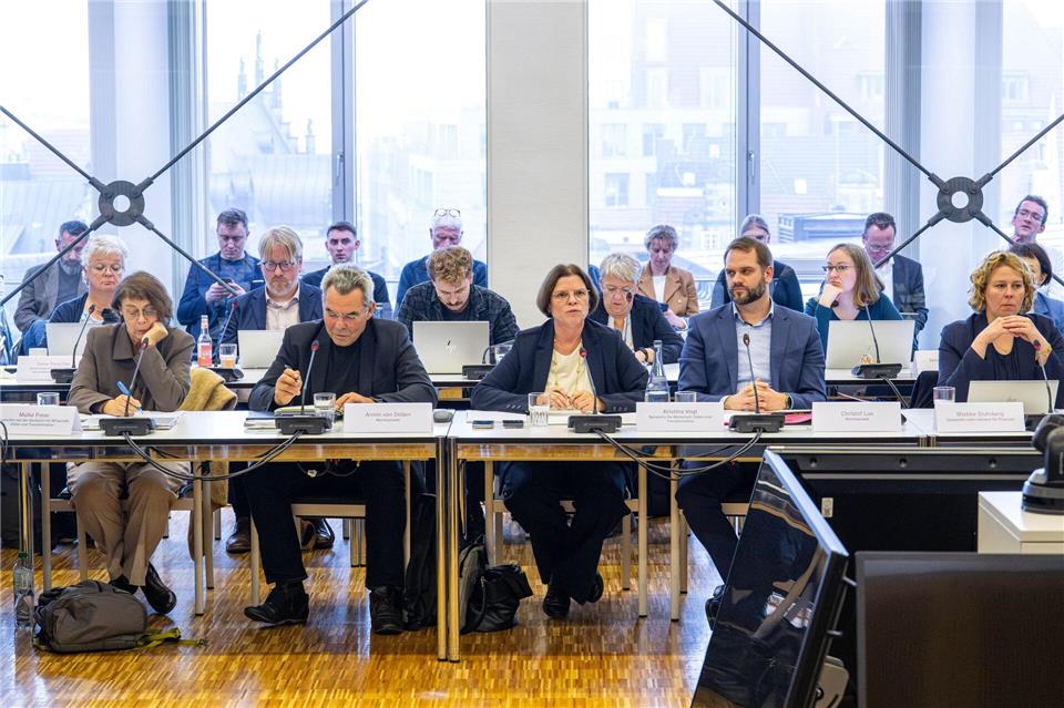 Die Wirtschaftssenatorin betont, die Entlassung sei ihre Entscheidung gewesen.Sina Schuldt/dpa