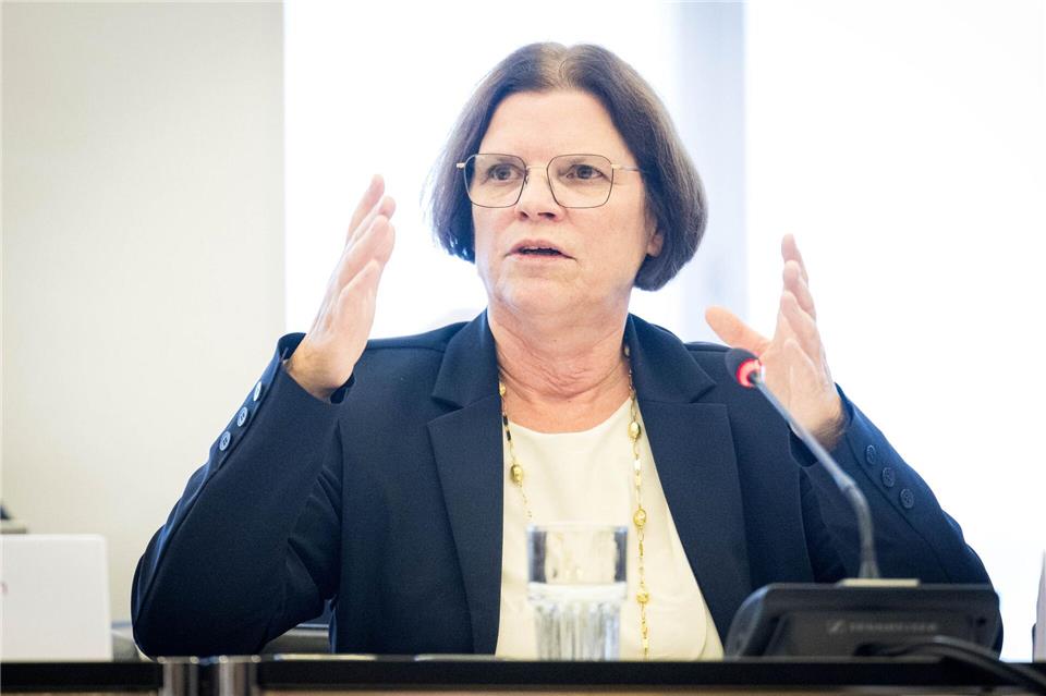 Die Wirtschaftssenatorin wehrt sich gegen die Vorwürfe der Opposition. Sina Schuldt/dpa