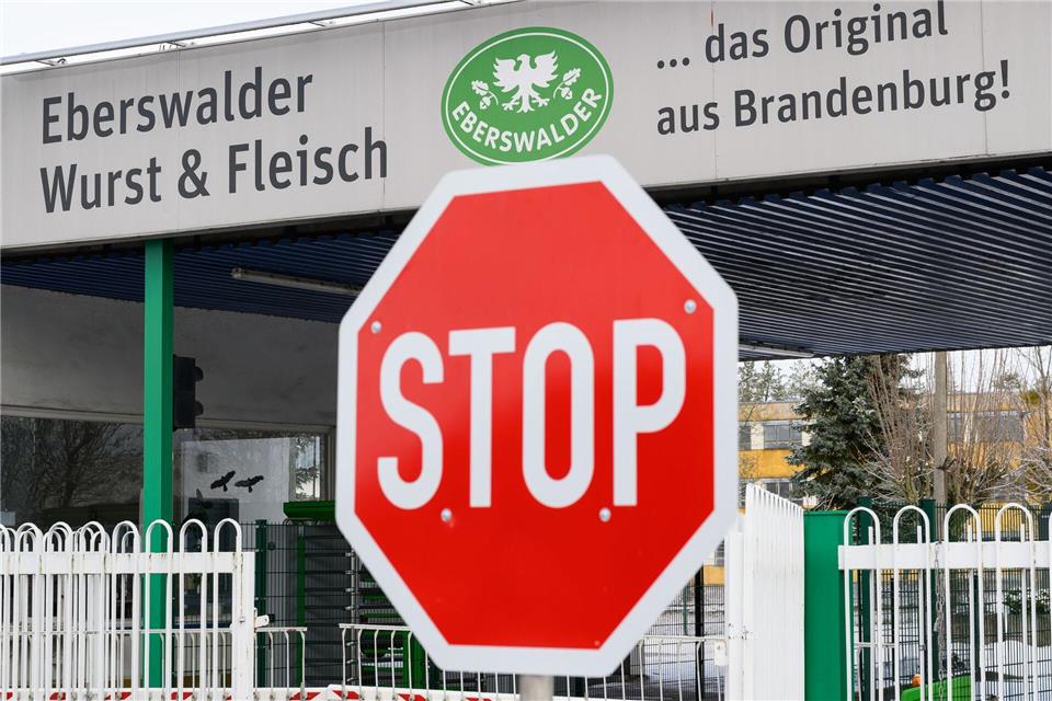Die Wurstfabrik in Britz bei Eberswalde soll schließen - das stößt auf viel Kritik.Patrick Pleul/dpa