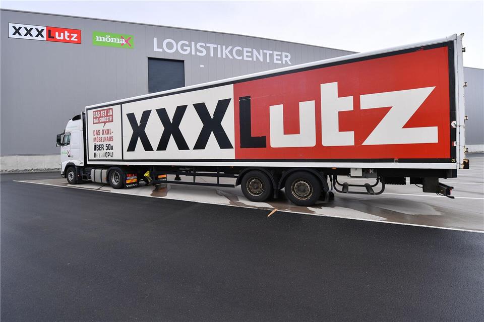 Die XXXLutz-Unternehmensgruppe ist nach eigenen Angaben einer der weltweit größten Möbelhändler. (Archivbild) Martin Schutt/dpa-Zentralbild/dpa