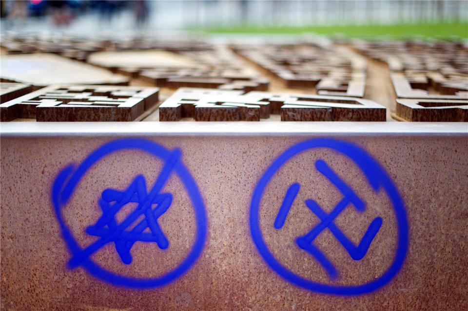 Die Zahl antisemitischer Vorfälle in Sachsen-Anhalt ist 2025 erneut deutlich gestiegen. (Symbolbild) Daniel Reinhardt/dpa