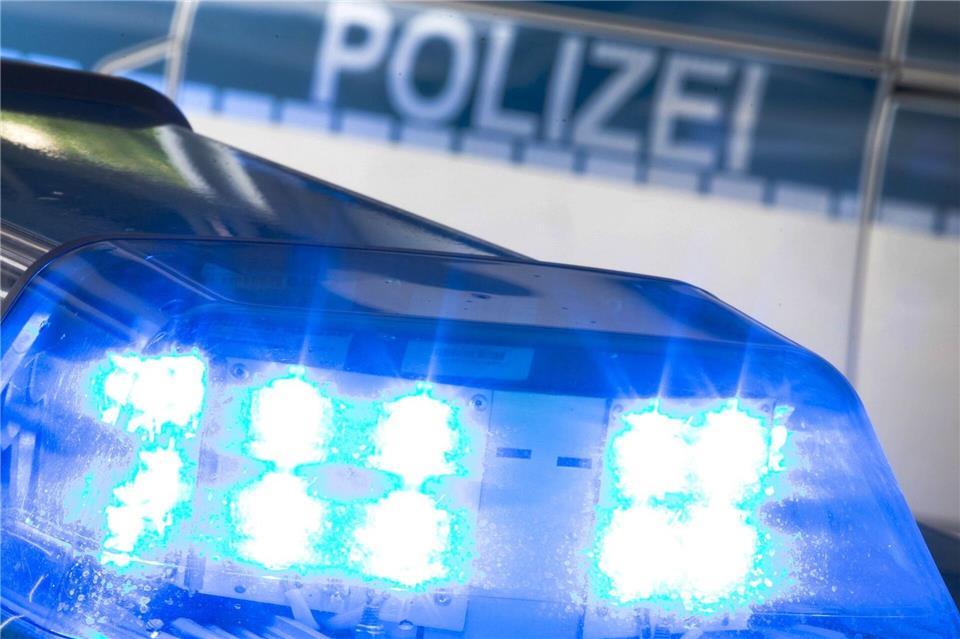 Die Zahl der Angriffe auf Politiker blieb 2025 auf einem hohen Niveau. (Symbolbild)Friso Gentsch/dpa